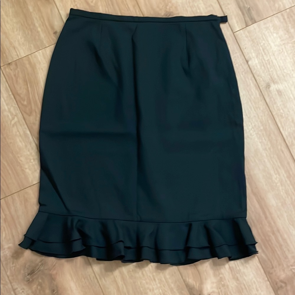 Elegant Black Ruffle Hem Skirt